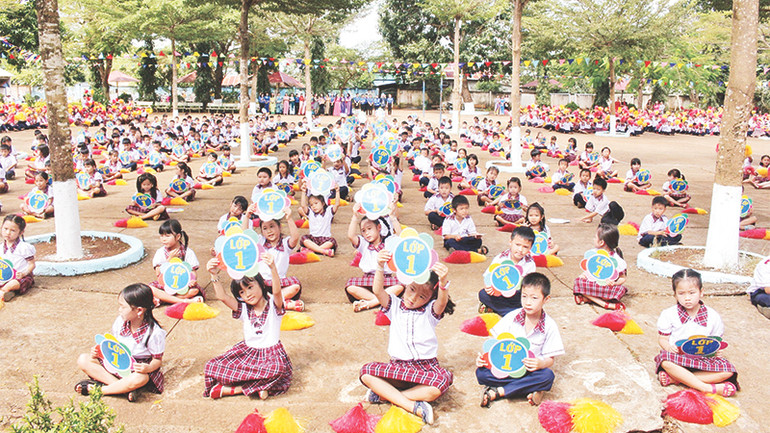 Tổ chức hoạt động văn hóa, văn nghệ giúp học sinh phát triển hài hòa trí, thể, mỹ.