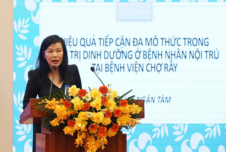 Tiến sĩ Lưu Ngân Tâm (Bệnh viện Chợ Rẫy, Thành phố Hồ Chí Minh) chia sẻ tại Hội nghị.