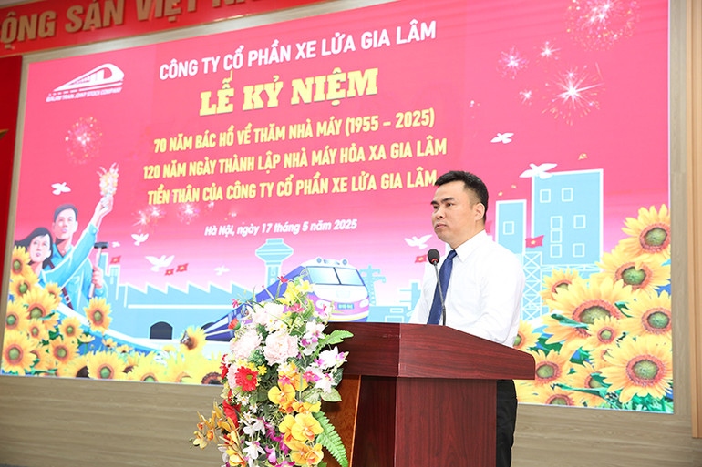 Bí thư Đảng ủy, Chủ tịch Hội đồng quản trị Công ty Phạm Văn Hiệp trình bày diễn văn tại lễ kỷ niệm