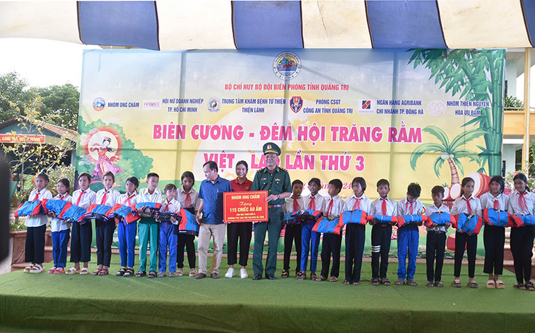 Bộ Chỉ huy Bộ đội biên phòng tỉnh Quảng Trị tổ chức Chương trình Biên cương - đêm hội trăng rằm Việt- Lào lần thứ 3.