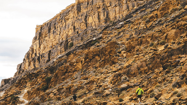 Kho chứa cộng đồng trên đỉnh núi đá tại Amtoudi. Ảnh: Explore Morroco