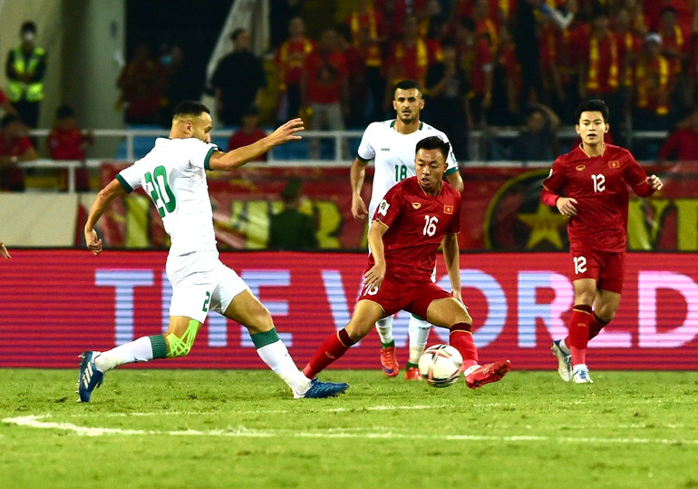 Các cầu thủ Việt Nam thi đấu nỗ lực.