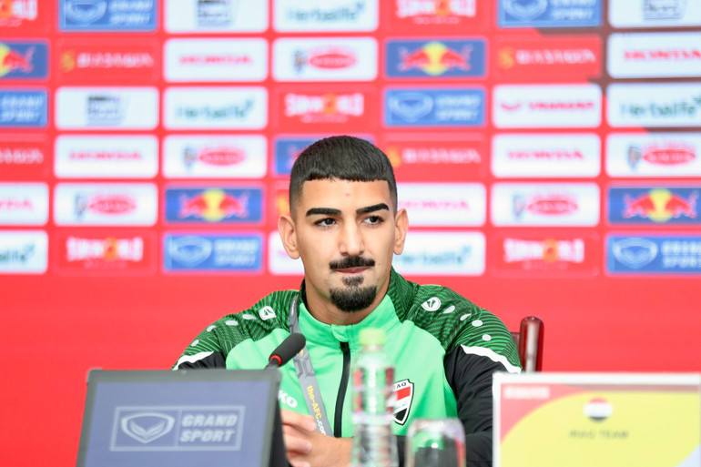 Hậu vệ Doski chia sẻ tại buổi họp báo.