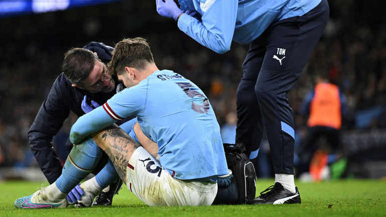Chấn thương của John Stones là nỗi lo với Pep trong những trận cầu sắp tới.