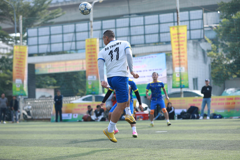 Nhiều pha bóng đẹp và giàu tính chuyên môn được cầu thủ các cơ quan Trung ương tạo ra.