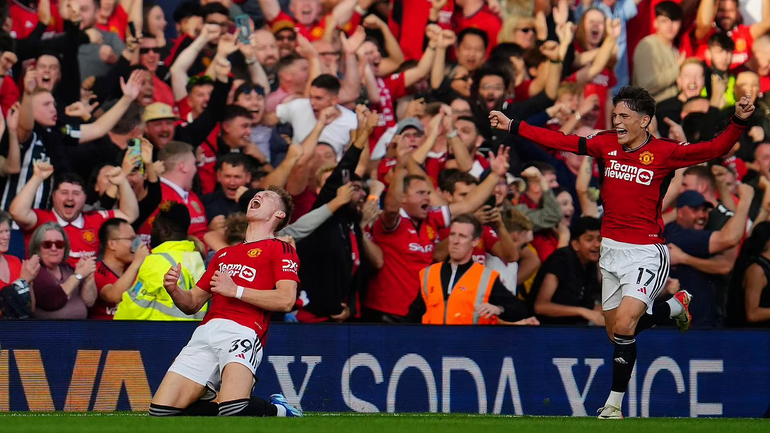 Scott McTominay ghi bàn vào lưới Brentford trong những phút cuối cùng.