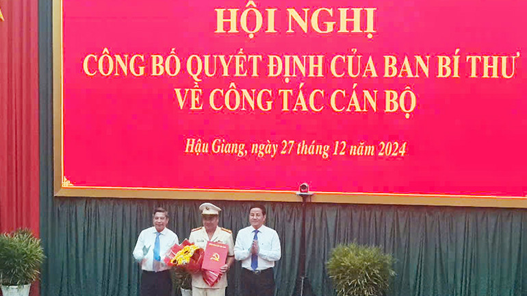 Công bố Quyết định của Ban Bí thư về công tác cán bộ.