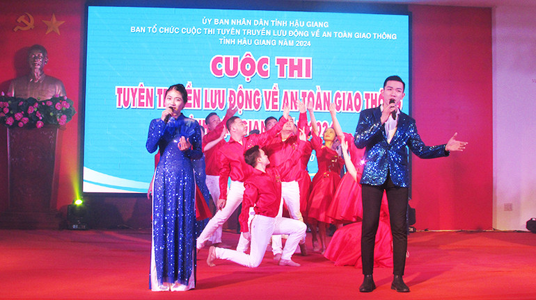 Phần thi của đơn vị thị xã Long Mỹ.