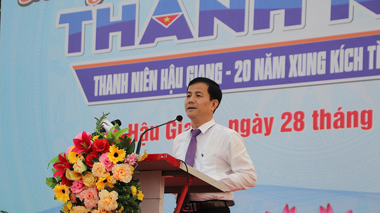 Đồng chí Trần Văn Huyến, Phó Bí thư Thường trực Tỉnh ủy, Chủ tịch Hội đồng nhân dân tỉnh Hậu Giang phát biểu tại buổi lễ. Đồng chí Trần Văn Huyến, Phó Bí thư Thường trực Tỉnh ủy, Chủ tịch Hội đồng nhân dân tỉnh Hậu Giang phát biểu tại buổi lễ.