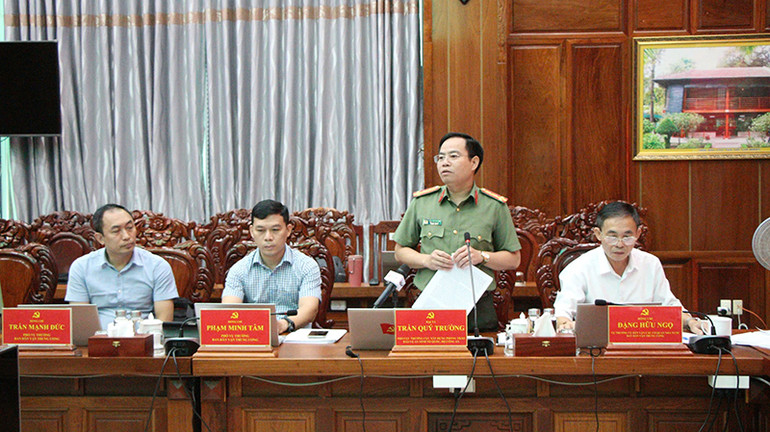 Thành viên trong Đoàn công tác có ý kiến đánh giá với tỉnh Hậu Giang.