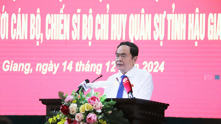 Chủ tịch Quốc hội Trần Thanh Mẫn phát biểu tại buổi thăm cán bộ, chiến sĩ Bộ Chỉ huy Quân sự tỉnh Hậu Giang.