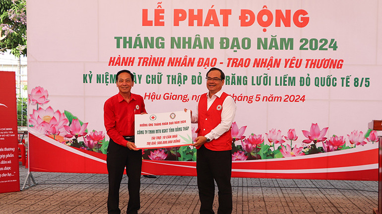 Doanh nghiệp ủng hộ công tác an sinh xã hội của tỉnh Hậu Giang.