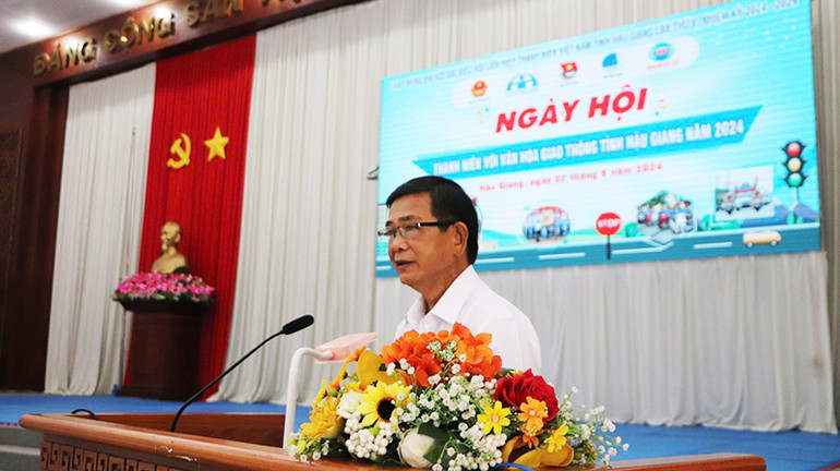 Đồng chí Sầm Hoàng Minh, Trưởng ban Ban Dân vận Tỉnh ủy Hậu Giang phát biểu tại Ngày hội.