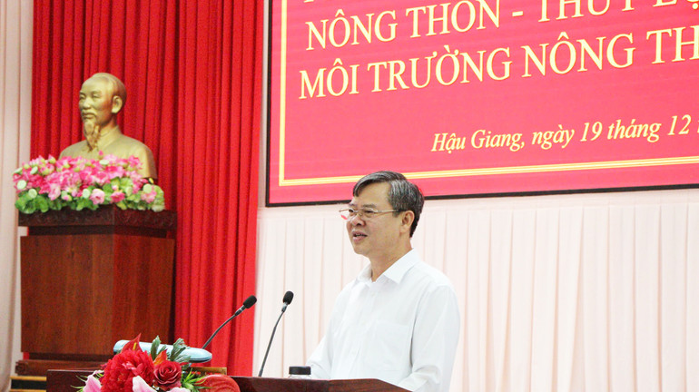 Phó Chủ tịch Thường trực Ủy ban nhân dân tỉnh Hậu Giang Trương Cảnh Tuyên phát biểu tại hội nghị.