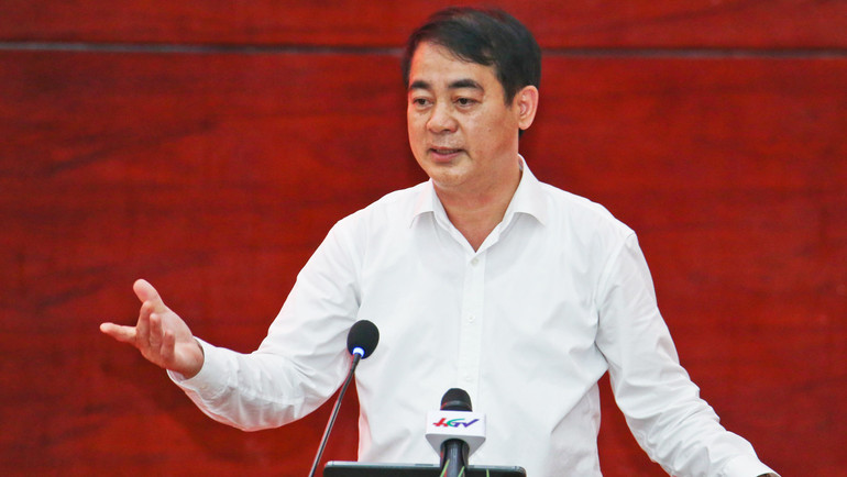 Đồng chí Nghiêm Xuân Thành, Ủy viên Trung ương Đảng, Bí thư Tỉnh ủy Hậu Giang phát biểu tại buổi tiếp xúc, đối thoại.