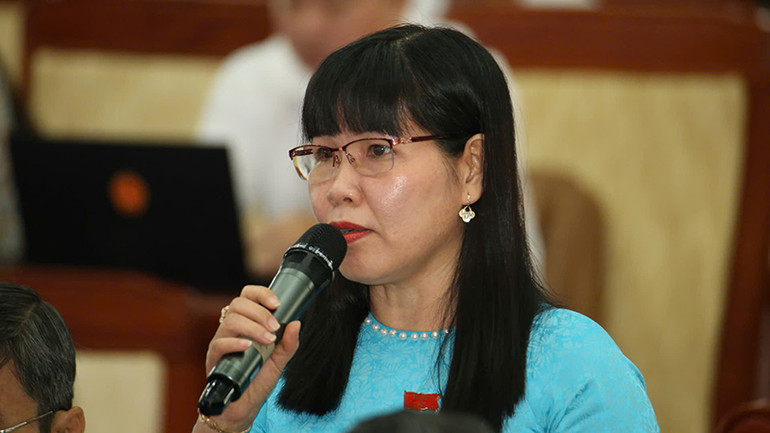 Đại biểu chất vấn tại kỳ họp.