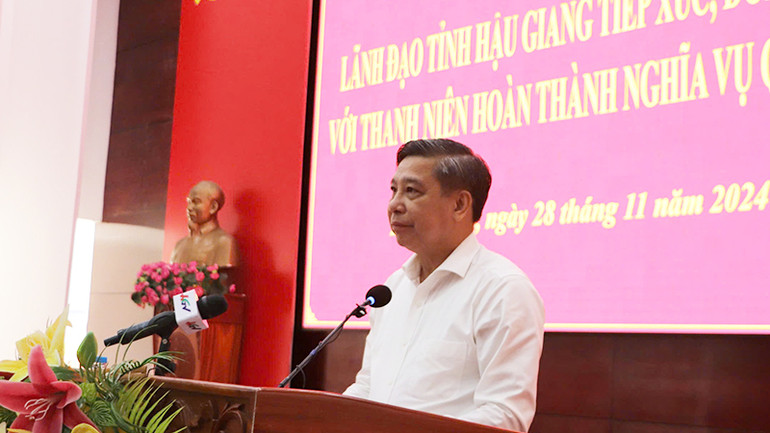 Chủ tịch Ủy ban nhân dân tỉnh Hậu Giang Đồng Văn Thanh phát biểu tại buổi đối thoại.