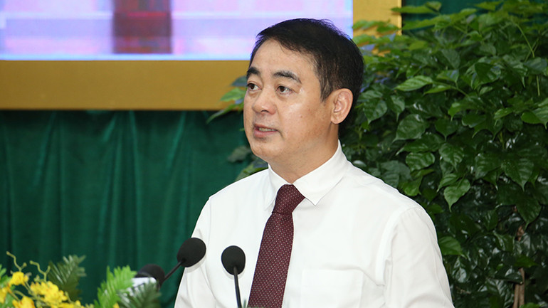 Đồng chí Nghiêm Xuân Thành, Ủy viên Trung ương Đảng, Bí thư Tỉnh ủy Hậu Giang phát biểu tại Hội nghị.