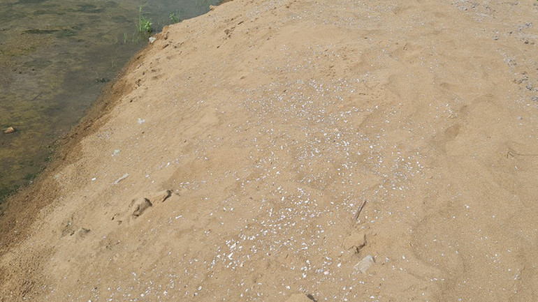 Nguồn cát nền sử dụng tại công trình cao tốc Cần Thơ-Cà Mau, đoạn qua ấp 9, xã Vị Thắng, huyện Vị Thủy (Hậu Giang). Nguồn cát nền sử dụng tại công trình cao tốc Cần Thơ-Cà Mau, đoạn qua ấp 9, xã Vị Thắng, huyện Vị Thủy (Hậu Giang).