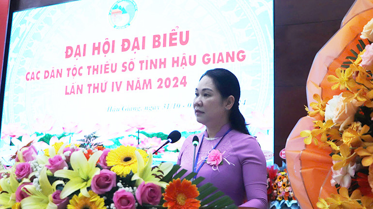 Đồng chí Nông Thị Hà, Thứ trưởng, Phó Chủ nhiệm Ủy ban Dân tộc, phát biểu tại Đại hội.