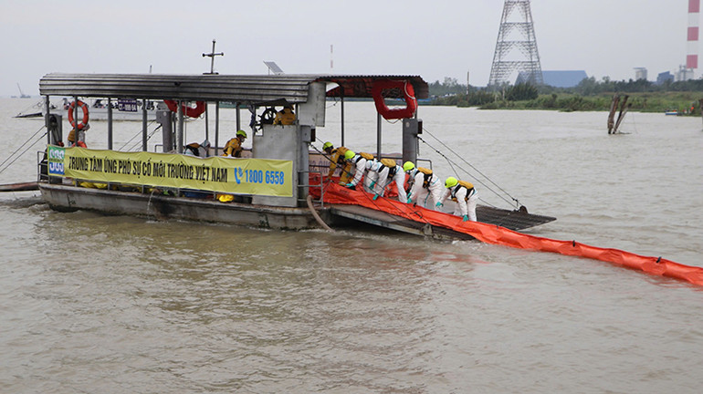 Trung tâm ứng phó sự cố môi trường Việt Nam tham gia diễn tập. Trung tâm ứng phó sự cố môi trường Việt Nam tham gia diễn tập.