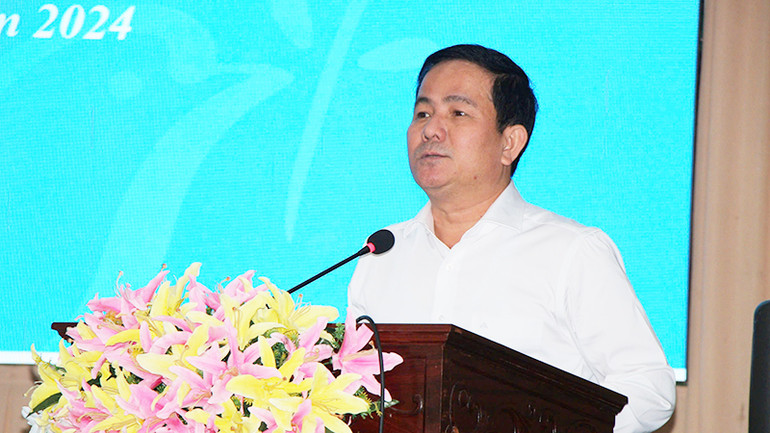 Đồng chí Trần Văn Huyến, Phó Bí thư Thường trực Tỉnh ủy, Chủ tịch Hội đồng nhân dân tỉnh Hậu Giang phát biểu chỉ đạo tại hội nghị.