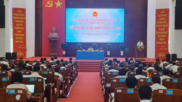 Quang cảnh kỳ họp. Quang cảnh kỳ họp.