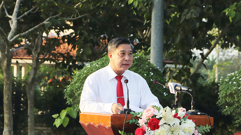 Đồng chí Đồng Văn Thanh, Bí thư Tỉnh ủy, Chủ tịch Ủy ban nhân dân tỉnh Hậu Giang, phát biểu tại lễ truy điệu.