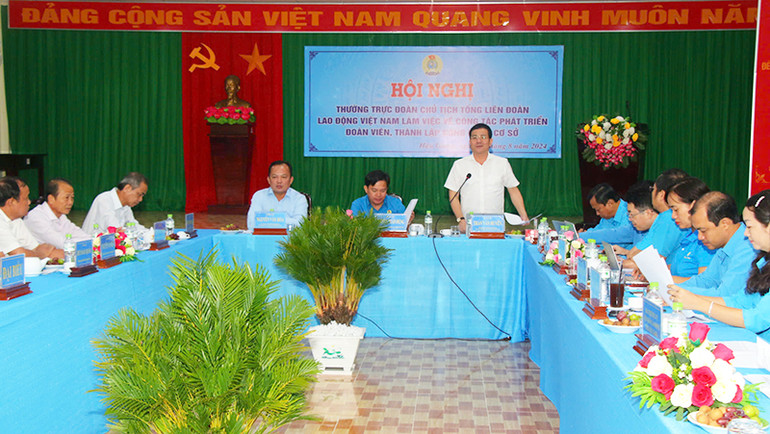 Quang cảnh buổi làm việc.