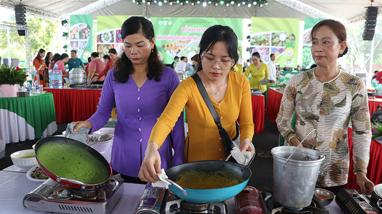 Bánh xèo miền Tây Nam Bộ được nhiều đội chọn tham gia hội thi.