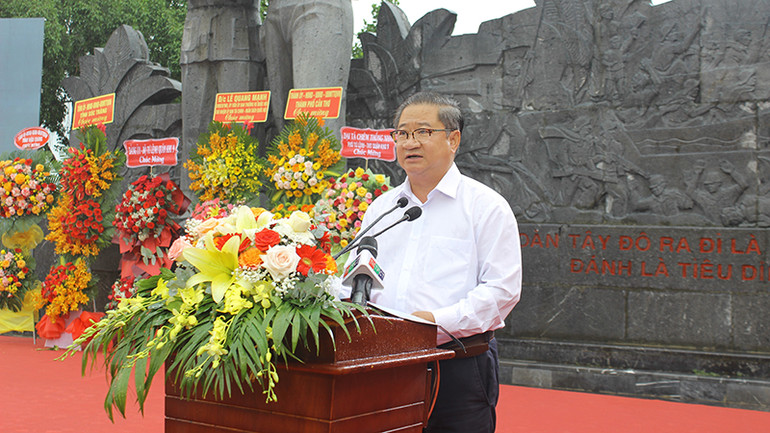 Chủ tịch Ủy ban nhân dân thành phố Cần Thơ Trần Việt Trường phát biểu tại buổi họp mặt Chủ tịch Ủy ban nhân dân thành phố Cần Thơ Trần Việt Trường phát biểu tại buổi họp mặt