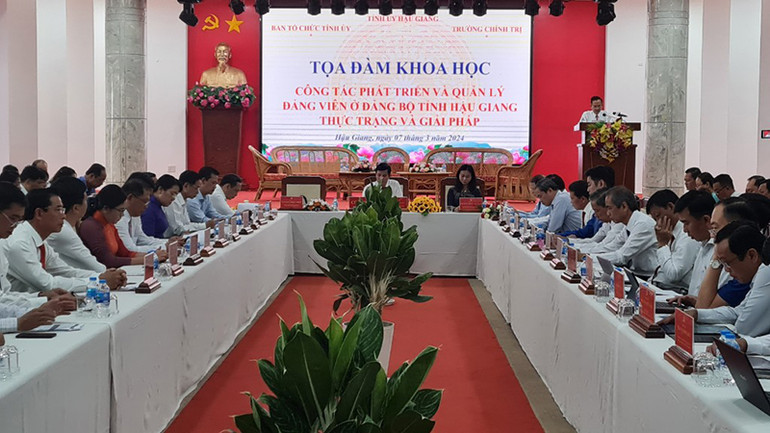 Quang cảnh buổi tọa đàm.