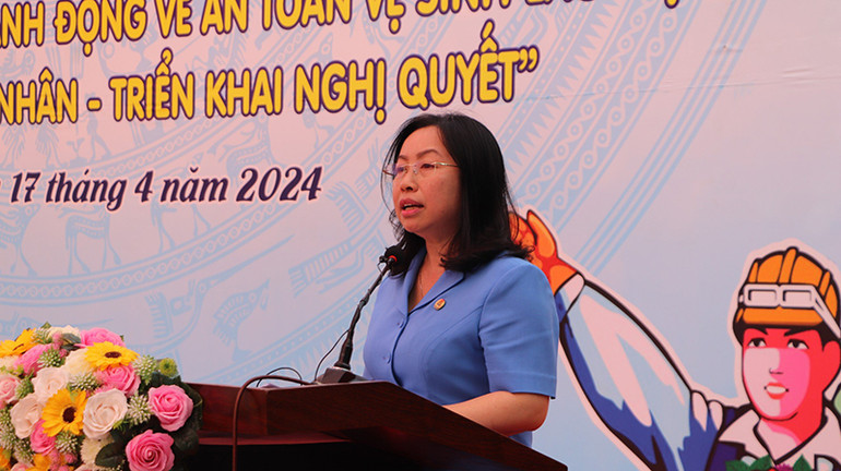 Phó Chủ tịch Tổng Liên đoàn Lao động Việt Nam, Thái Thu Xương phát biểu tại buổi lễ.