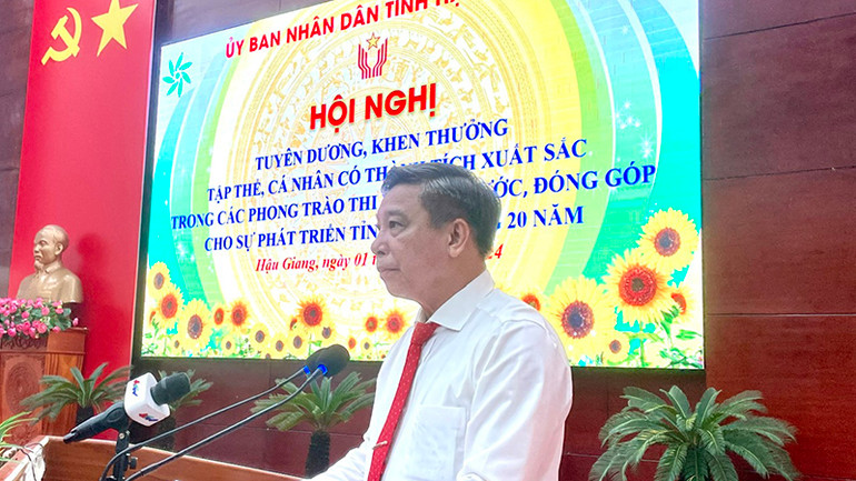 Chủ tịch Ủy ban nhân dân tỉnh Hậu Giang, Đồng Văn Thanh phát biểu tại Hội nghị.