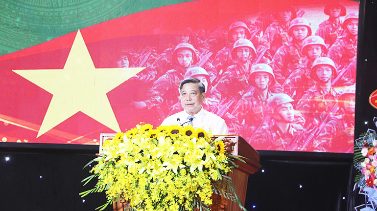 Bí thư Tỉnh ủy, Chủ tịch Ủy ban nhân dân tỉnh Hậu Giang Đồng Văn Thanh phát biểu ôn lại truyền thống.