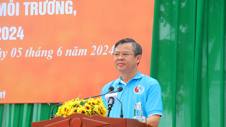 Phó Chủ tịch Thường trực Ủy ban nhân dân tỉnh Hậu Giang Trương Cảnh Tuyên phát biểu chỉ đạo tại lễ phát động.