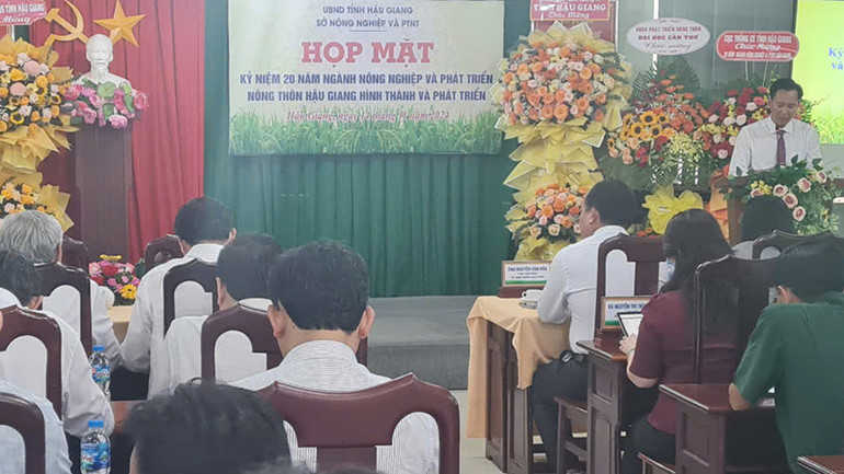 Quang cảnh buổi họp mặt.