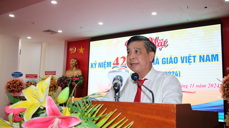 Chủ tịch Ủy ban nhân dân tỉnh Hậu Giang Đồng Văn Thanh phát biểu tại buổi họp mặt.