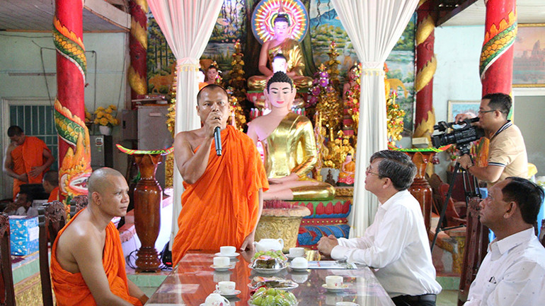 Đại đức Danh Tuấn, Hội trưởng Hội Đoàn kết sư sãi yêu nước tỉnh Hậu Giang cảm ơn sự quan tâm của lãnh đạo tỉnh. Đại đức Danh Tuấn, Hội trưởng Hội Đoàn kết sư sãi yêu nước tỉnh Hậu Giang cảm ơn sự quan tâm của lãnh đạo tỉnh.