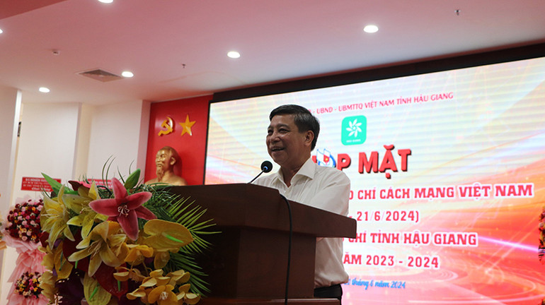 Chủ tịch Ủy ban nhân dân tỉnh Hậu Giang Đồng Văn Thanh phát biểu tại buổi họp mặt.