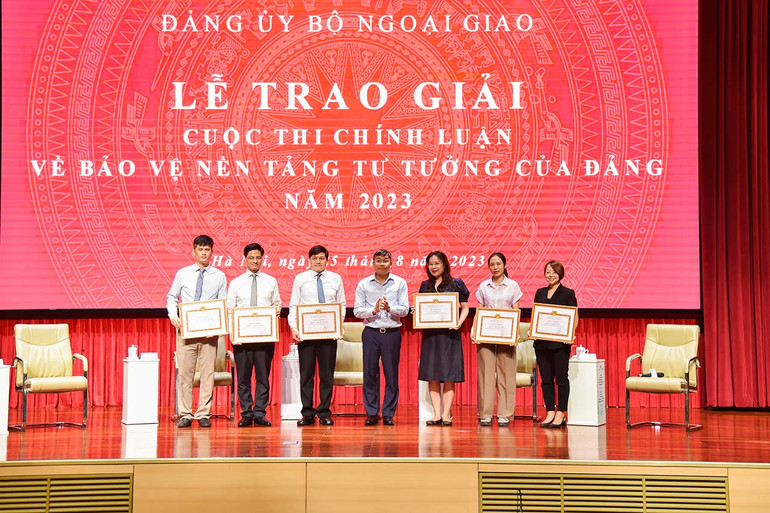 Lễ trao giải Cuộc thi bảo vệ nền tảng tư tưởng của Đảng năm 2023.