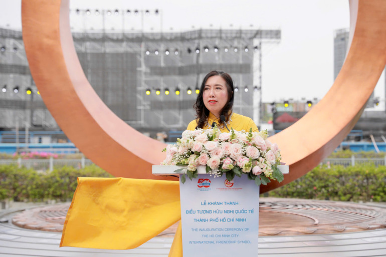 Thứ trưởng Ngoại giao Lê Thị Thu Hằng phát biểu chào mừng. (Ảnh: CHI MAI)