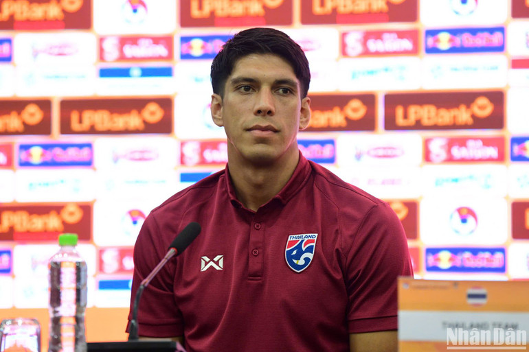 Trung vệ Elias Dolah góp mặt tại buổi họp báo. (Ảnh: SƠN TÙNG) Trung vệ Elias Dolah góp mặt tại buổi họp báo. (Ảnh: SƠN TÙNG)