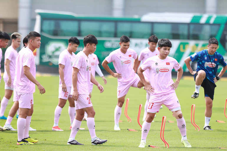 Đội tuyển Việt Nam trở lại tập luyện sau trận thua 0-3 trước đội tuyển Nga. (Ảnh: VFF)