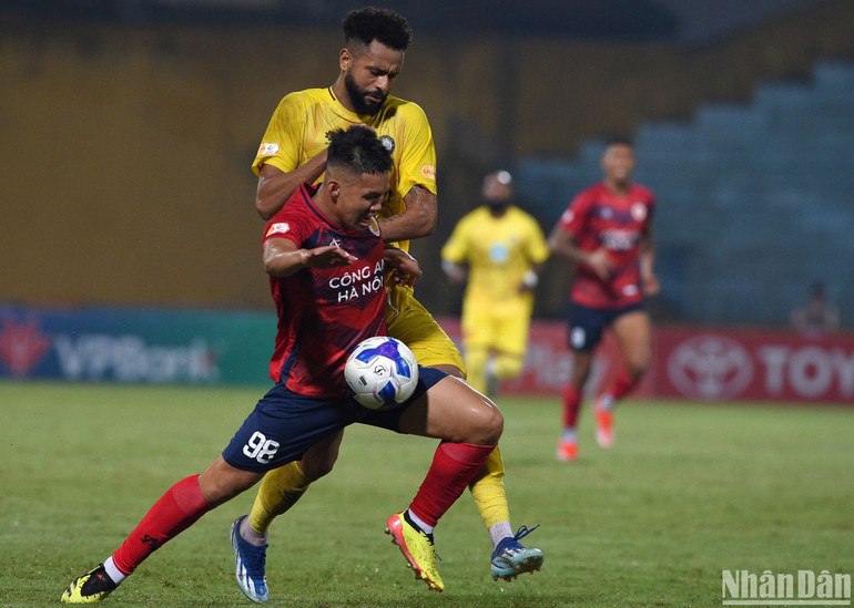 Diễn biến căng thẳng khi không có bàn thắng nào được ghi. (Ảnh: TRẦN HẢI)