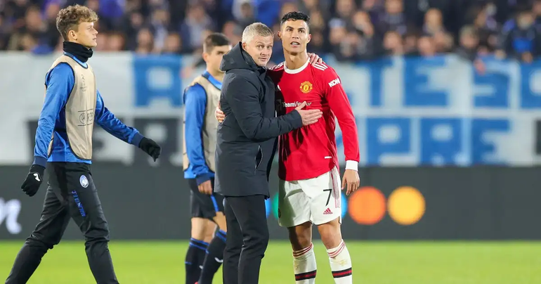 Solskjaer từng đối diện vấn đề trái ngược với Ten Hag. (Ảnh: Getty)