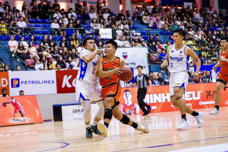 Bóng rổ Việt Nam đang thiếu hụt lực lượng vận động viên trẻ. (Ảnh: VBA)