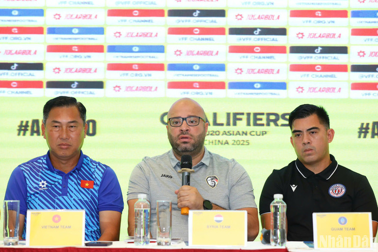 Huấn luyện viên của U20 Syria, ông Mark Wotte chia sẻ tại buổi họp báo. (Ảnh: SƠN TÙNG)