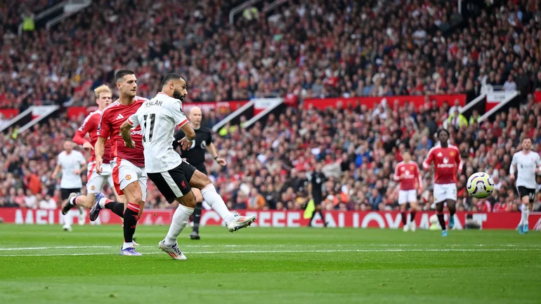 Salah định đoạt trận đấu với Manu sau hai pha kiến tạo. (Ảnh: Getty)