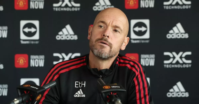 Ten Hag luôn nhấn mạnh với truyền thông về hai chiếc cúp giành được. (Ảnh: Getty)